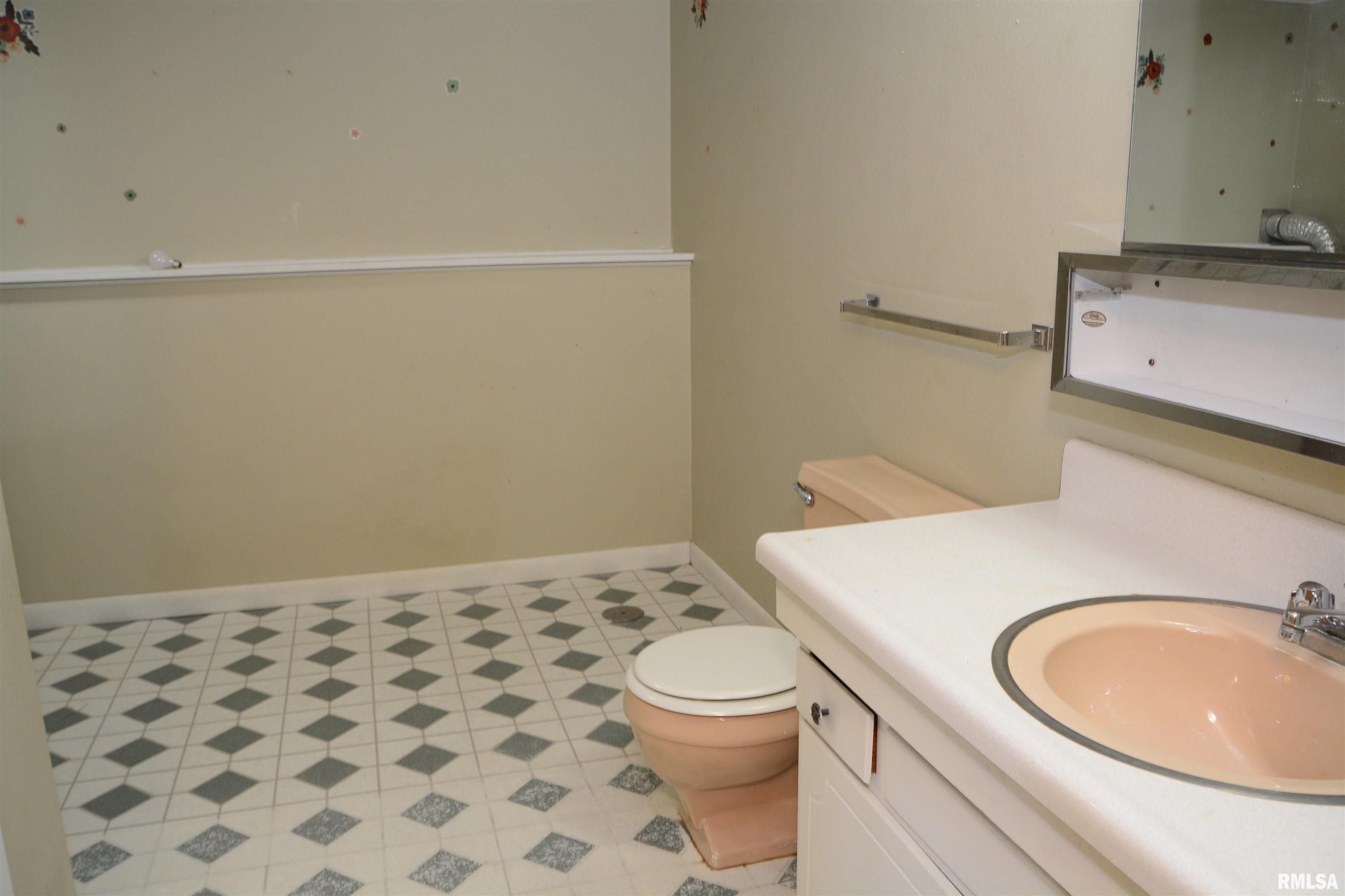 807 Meadow Drive Macomb, IL 61455 - Photo 22 of 24