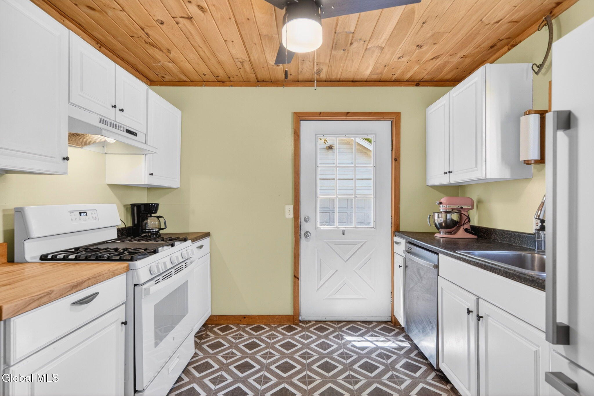 409 Riverside Avenue Scotia, NY 12302 - Photo 6 of 25 8-web-or-mls-008-008_DSC09655