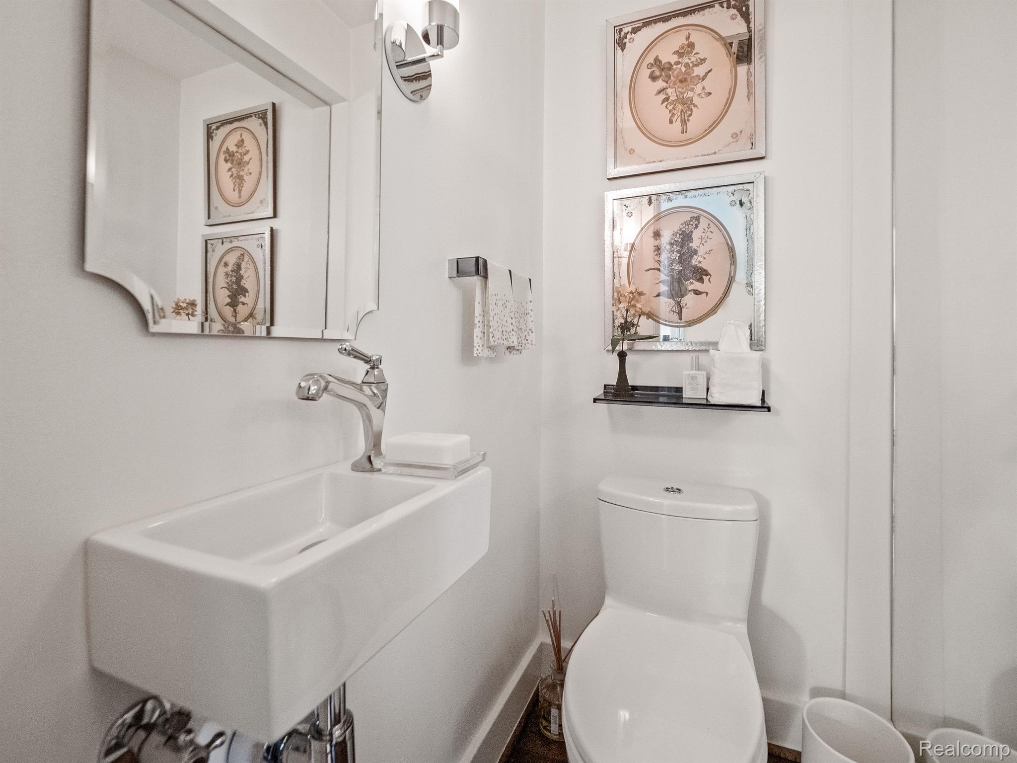 619 Rivenoak Street Birmingham, MI 48009 - Photo 11 of 30 Gallery Image 11