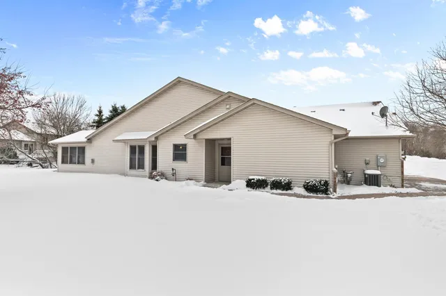 $315,000 | 10993 Kirby Boulevard, Chisago City, MN 55013