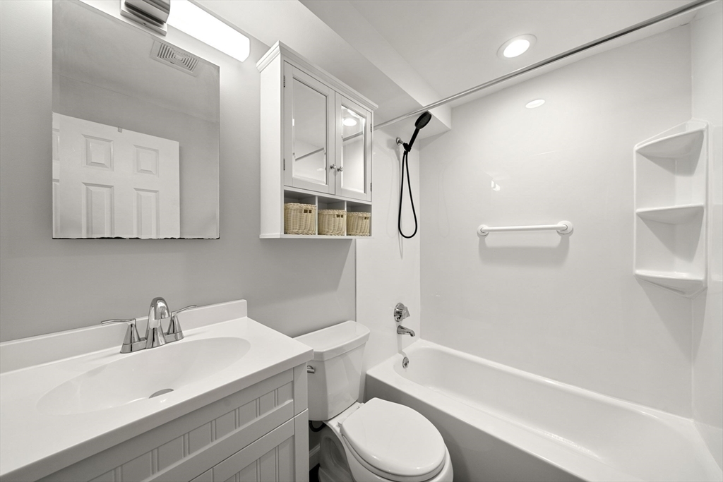 35 Bayview Terrace, Unit 7 Danvers, MA 01923 - Photo 14 of 23