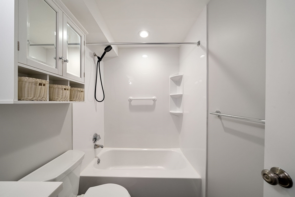 35 Bayview Terrace, Unit 7 Danvers, MA 01923 - Photo 15 of 23