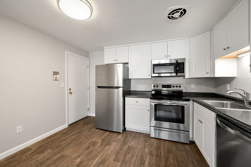 35 Bayview Terrace, Unit 7 Danvers, MA 01923 - Photo 3 of 23