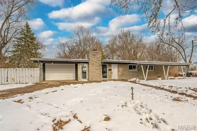 $185,000 | 7210 Berkridge Drive, Hazelwood, MO 63042