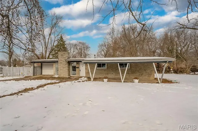$185,000 | 7210 Berkridge Drive, Hazelwood, MO 63042