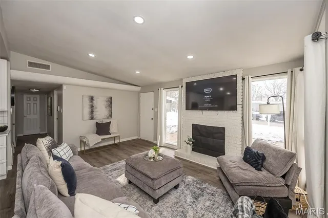 $185,000 | 7210 Berkridge Drive, Hazelwood, MO 63042