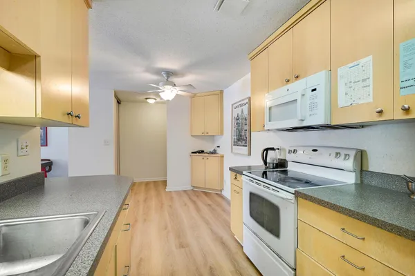 $160,000 | 4 Pine Tree Drive, Unit 110, Arden Hills, MN 55112