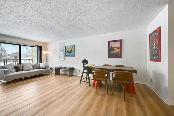 $160,000 | 4 Pine Tree Drive, Unit 110, Arden Hills, MN 55112