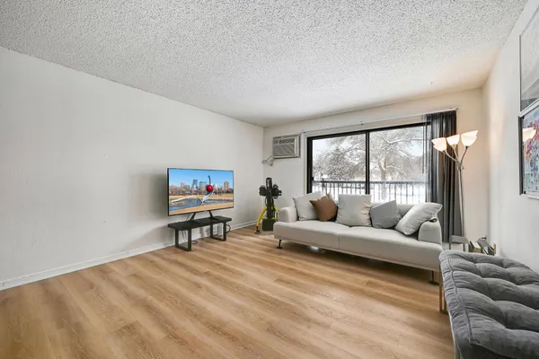 $160,000 | 4 Pine Tree Drive, Unit 110, Arden Hills, MN 55112