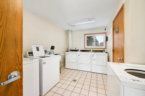 $160,000 | 4 Pine Tree Drive, Unit 110, Arden Hills, MN 55112