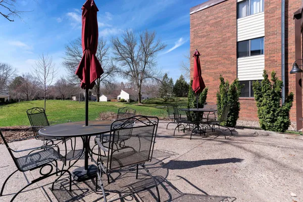 $160,000 | 4 Pine Tree Drive, Unit 110, Arden Hills, MN 55112