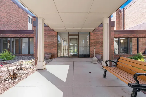 $160,000 | 4 Pine Tree Drive, Unit 110, Arden Hills, MN 55112