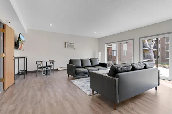 $160,000 | 4 Pine Tree Drive, Unit 110, Arden Hills, MN 55112