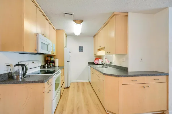 $160,000 | 4 Pine Tree Drive, Unit 110, Arden Hills, MN 55112