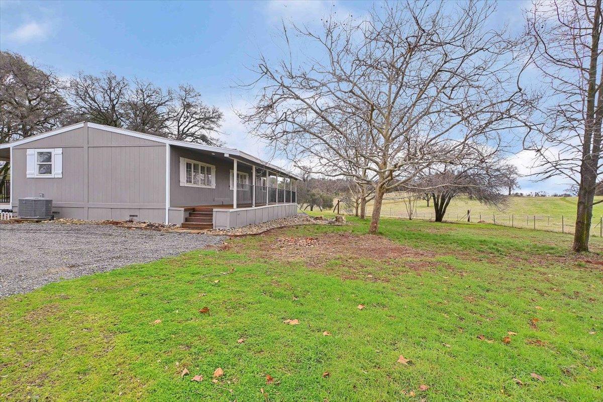 790 Los Verjeles Road Bangor, CA 95901 - Photo 15 of 97 a front view of house with yard and green space