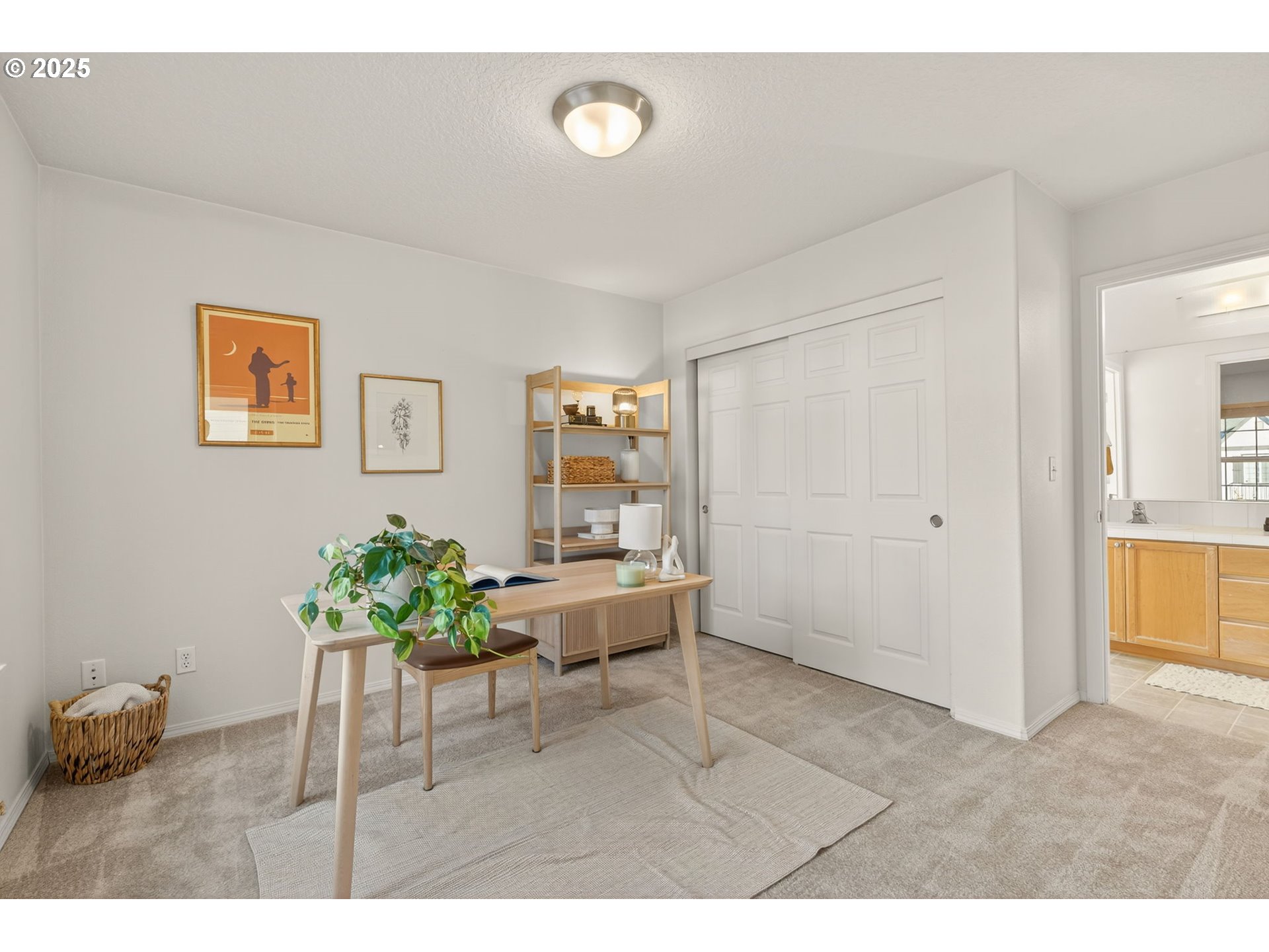 6262 Southwest 205th Avenue Beaverton, OR 97078 - Photo 27 of 36 a living room with furniture flowerpot and wooden floor