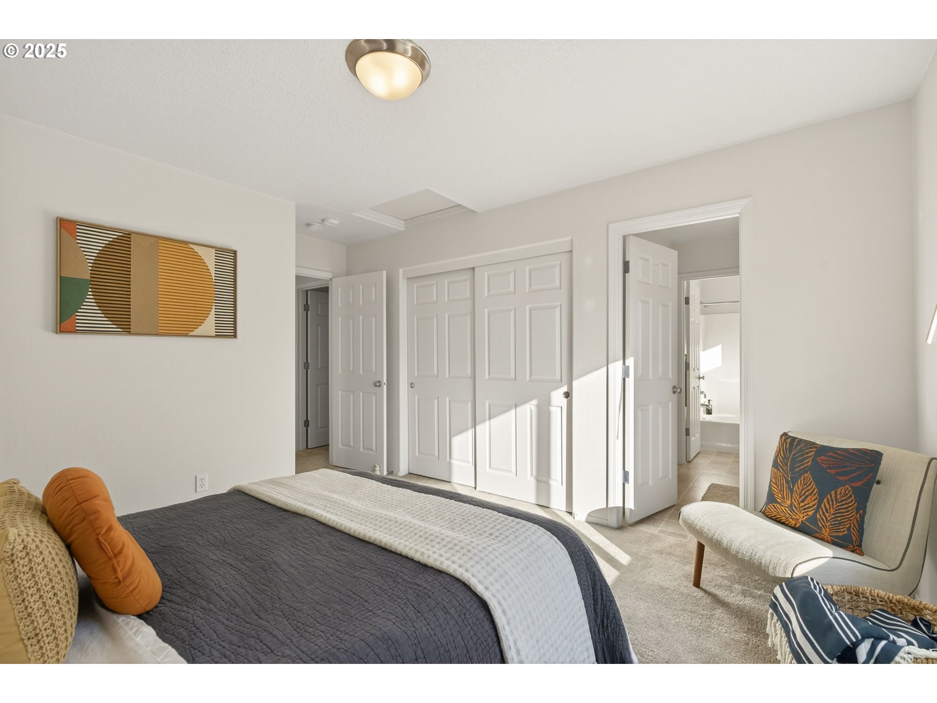 6262 Southwest 205th Avenue Beaverton, OR 97078 - Photo 31 of 36 a bedroom with a bed and a couch