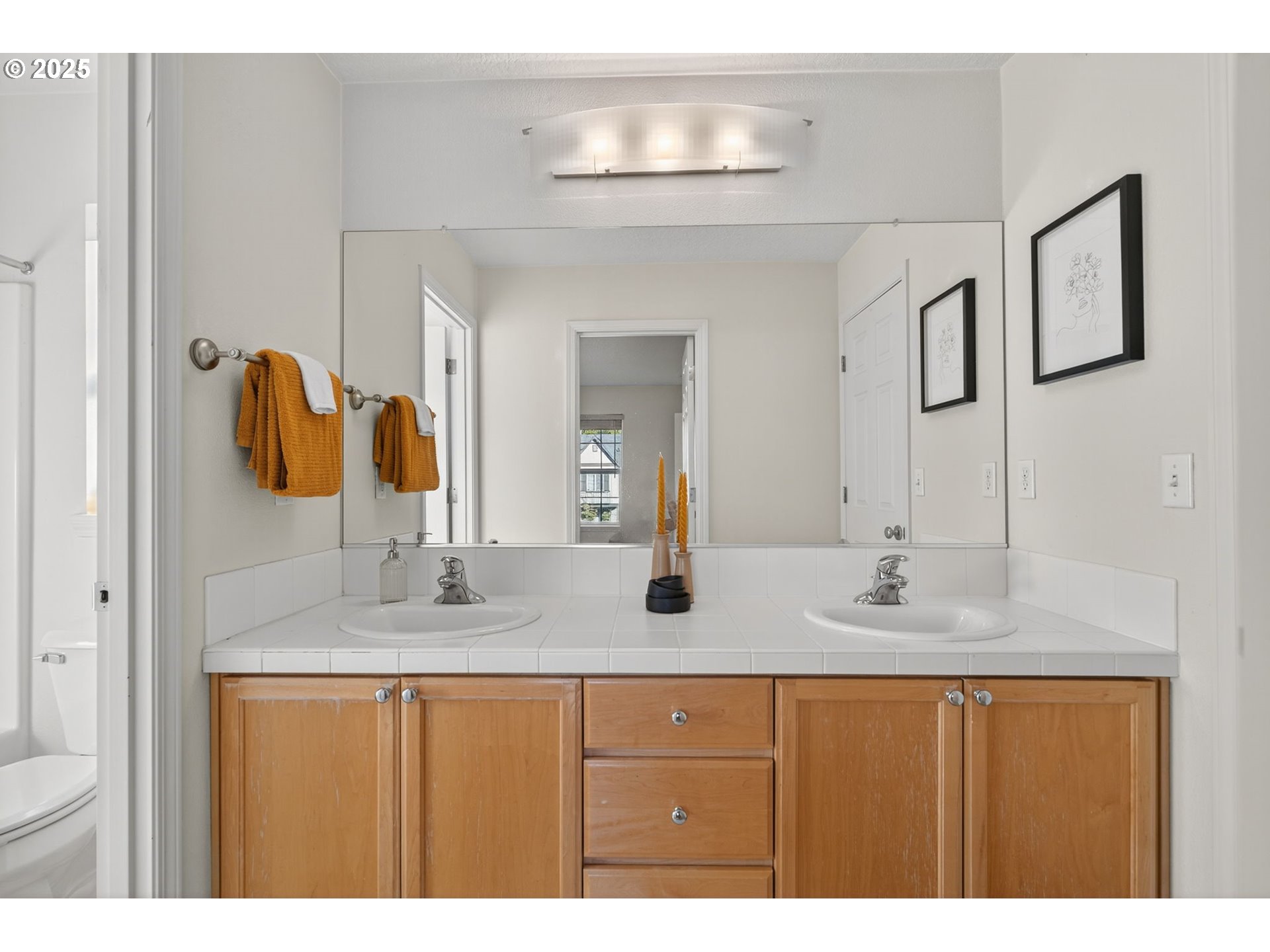 6262 Southwest 205th Avenue Beaverton, OR 97078 - Photo 32 of 36 a bathroom with double vanity sinks and a mirror