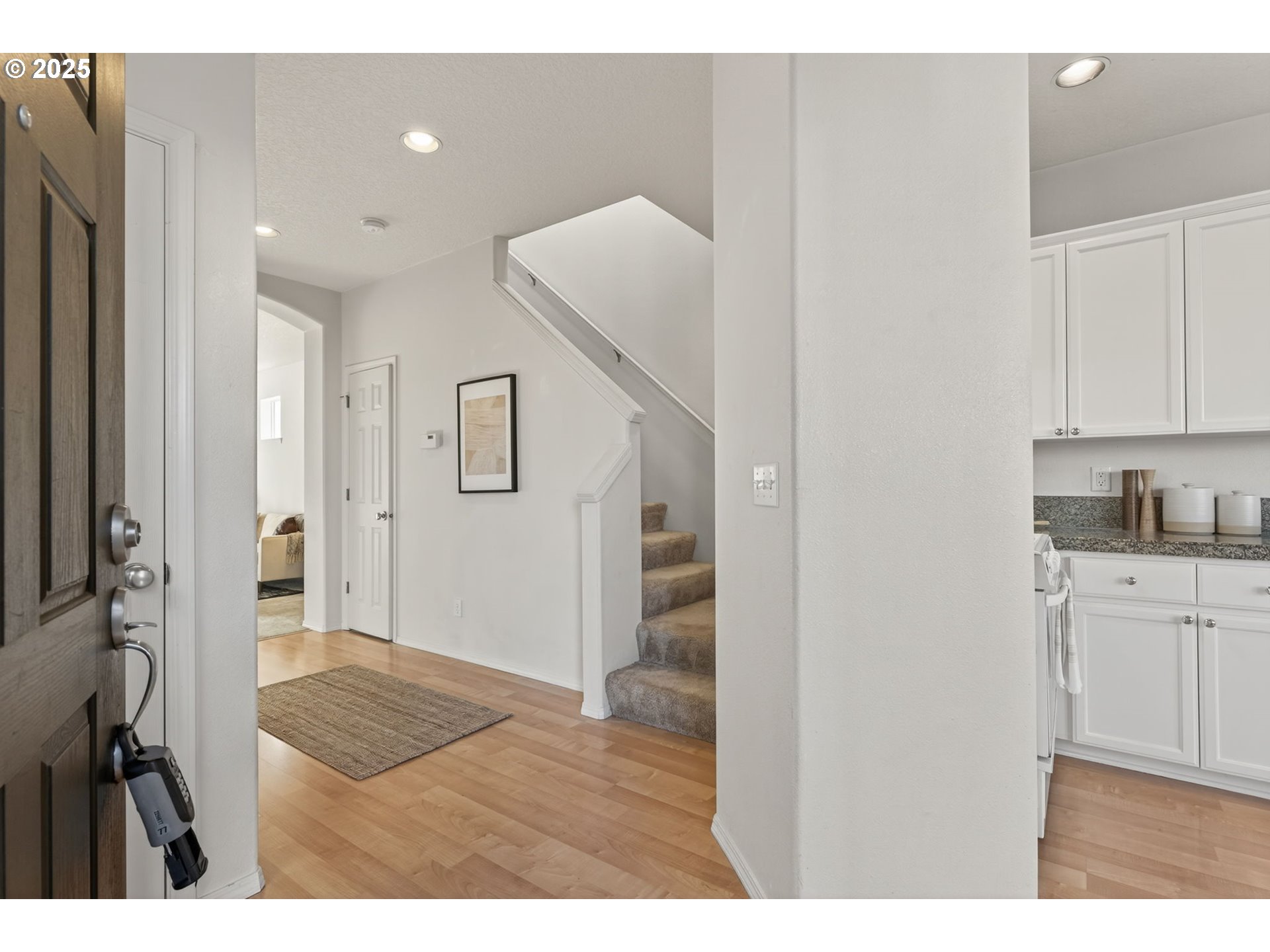 6262 Southwest 205th Avenue Beaverton, OR 97078 - Photo 4 of 36