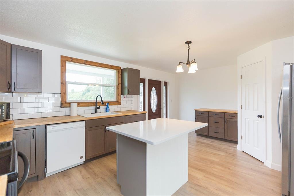 37411 Phelps Road Zephyrhills, FL 33541 - Photo 12 of 65 Gallery Image 12