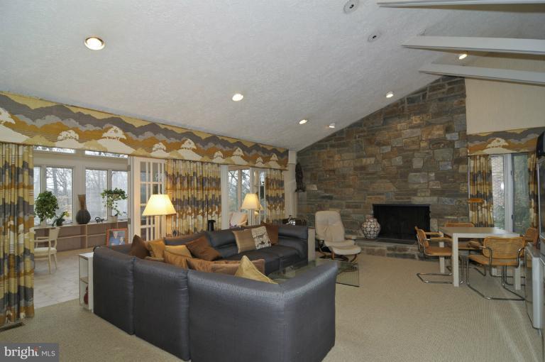 9908 Bluegrass Road Potomac, MD 20854 - Photo 2 of 21 Interior (General)