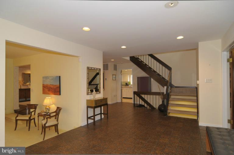 9908 Bluegrass Road Potomac, MD 20854 - Photo 5 of 21 Interior (General)