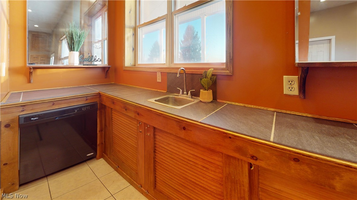 1284 River Road Morgantown, WV 26501 - Photo 11 of 50 WET BAR IN REC ROOM