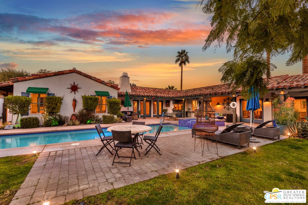 535 East Vía Colusa