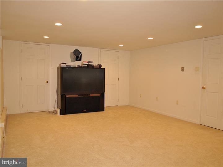 85 Barry Road Chalfont, PA 18914 - Photo 12 of 17 Gallery Image 12