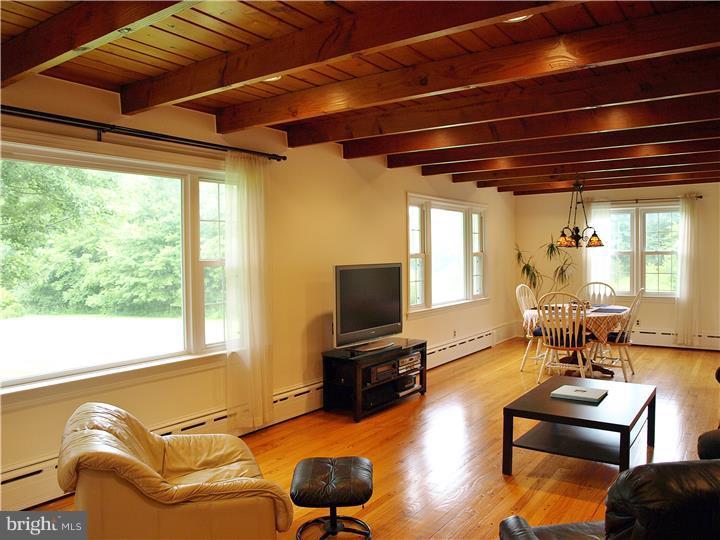 85 Barry Road Chalfont, PA 18914 - Photo 5 of 17 Gallery Image 5