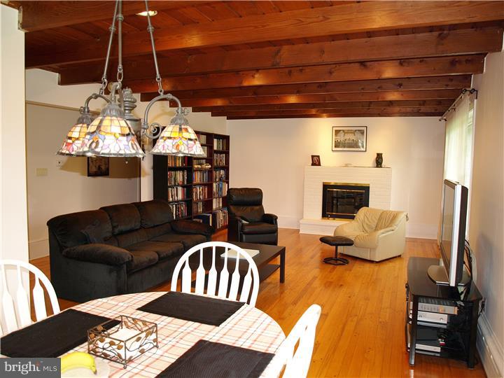 85 Barry Road Chalfont, PA 18914 - Photo 6 of 17 Gallery Image 6