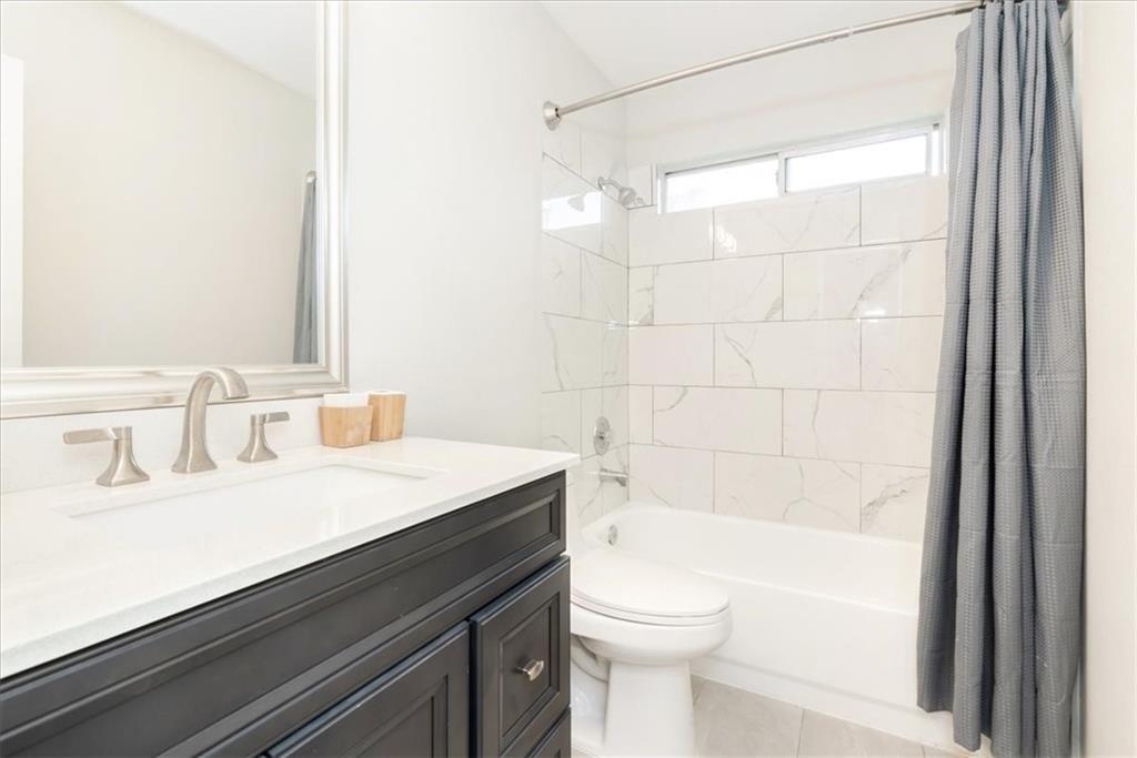 20805 Jumpers Delight Lane Pflugerville, TX 78660 - Photo 19 of 24 Full bath with shower / tub combo and vanity