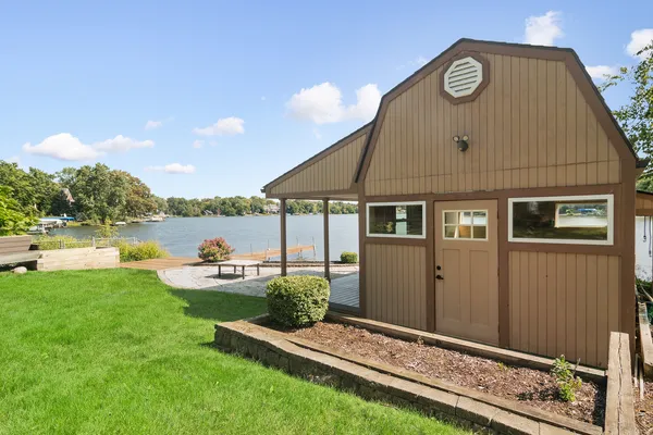 $789,000 | 24013 North Forest Drive, Lake Zurich, IL 60047