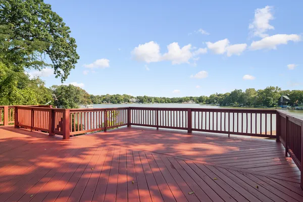 $789,000 | 24013 North Forest Drive, Lake Zurich, IL 60047