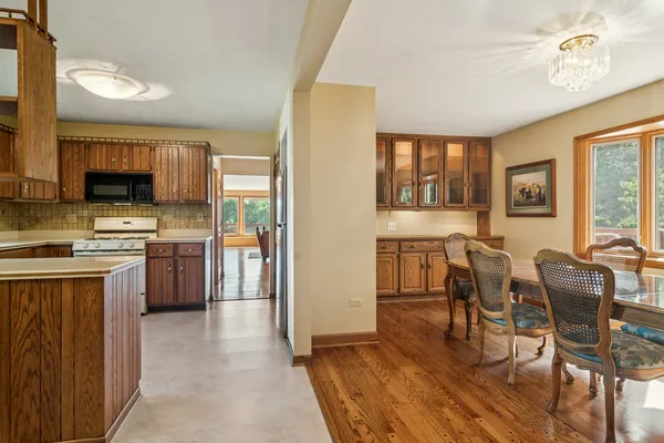 $789,000 | 24013 North Forest Drive, Lake Zurich, IL 60047