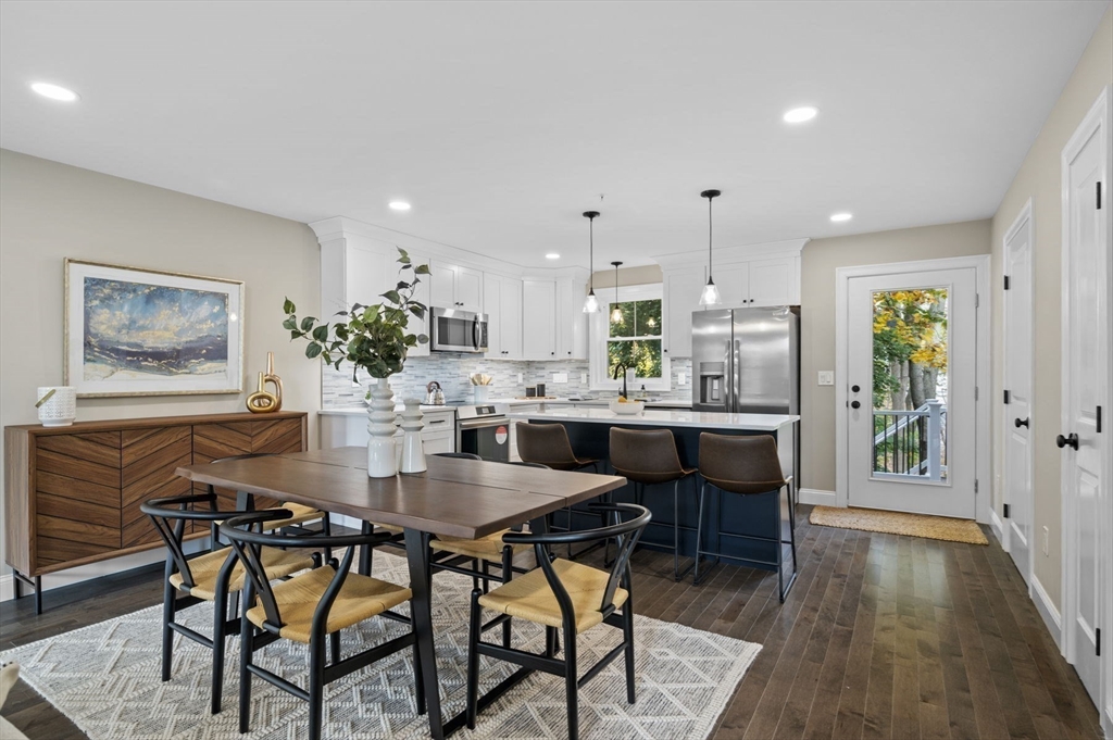 9 Acton Road, Unit 4 Chelmsford, MA 01824 - Photo 10 of 30 a kitchen with a table and chairs in it