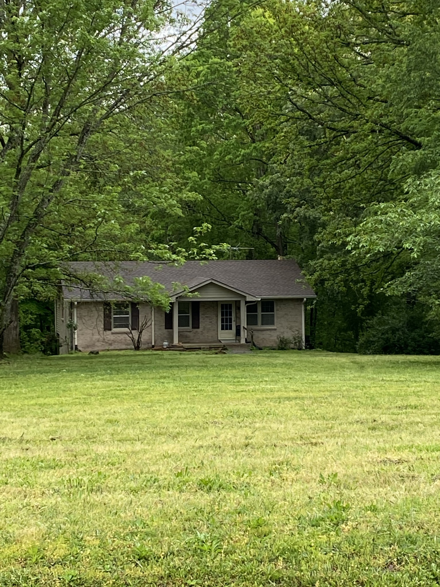 2292 South Hinton Road Southside, TN 37171 - Photo 1 of 32 a backyard of a house