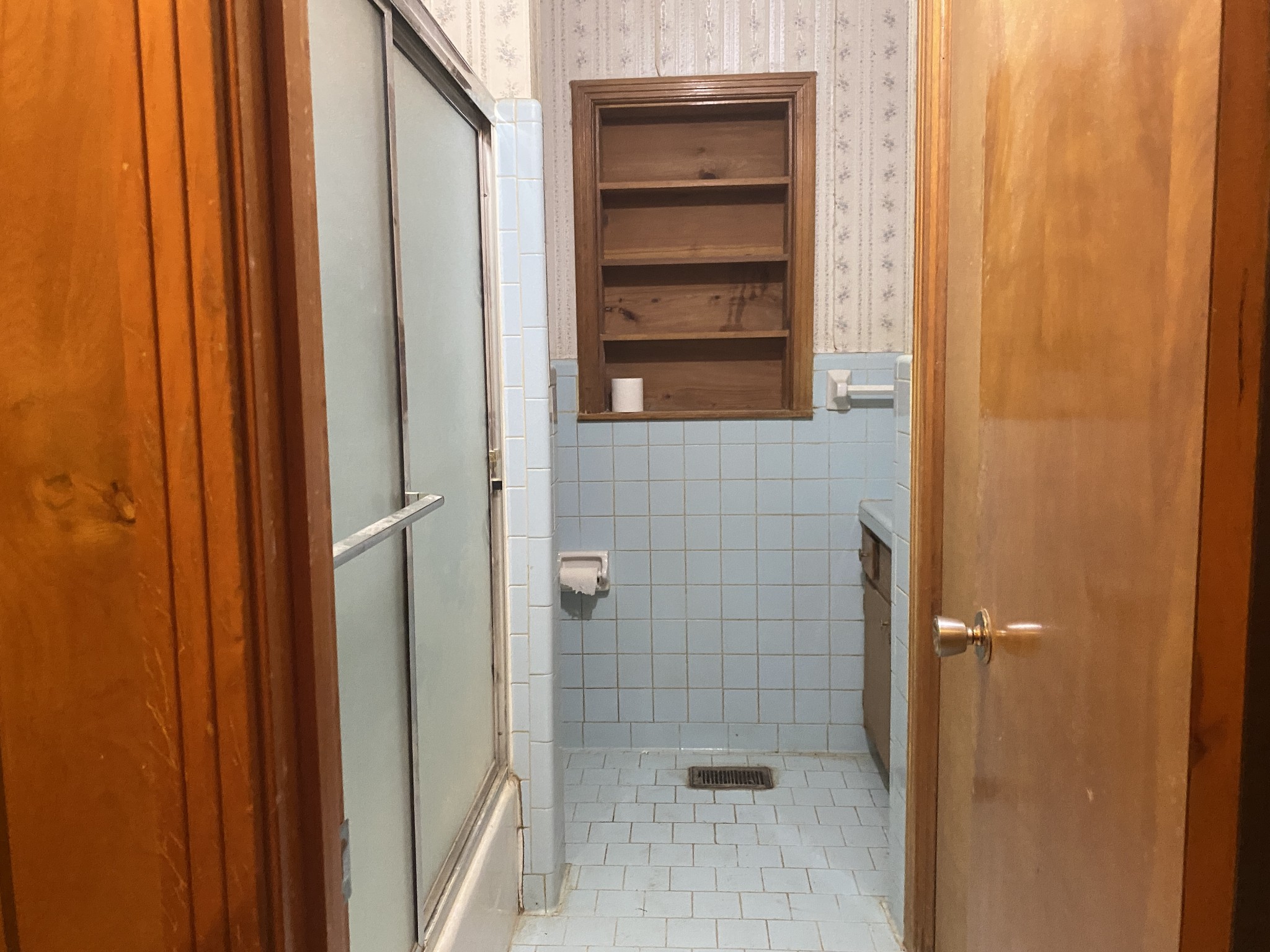 2292 South Hinton Road Southside, TN 37171 - Photo 22 of 32 a bathroom with a glass door shower