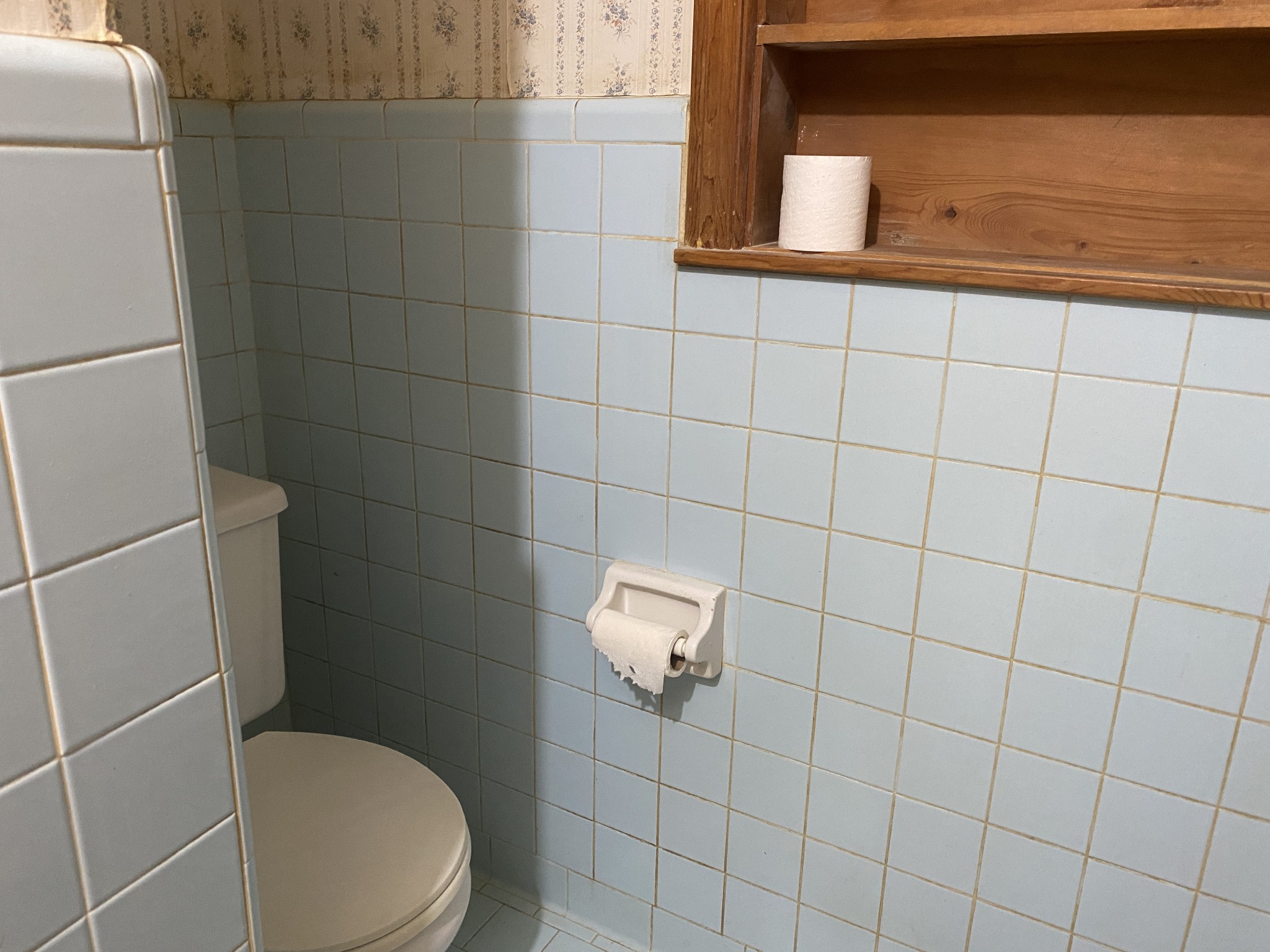 2292 South Hinton Road Southside, TN 37171 - Photo 23 of 32 a bathroom with a toilet and a sink