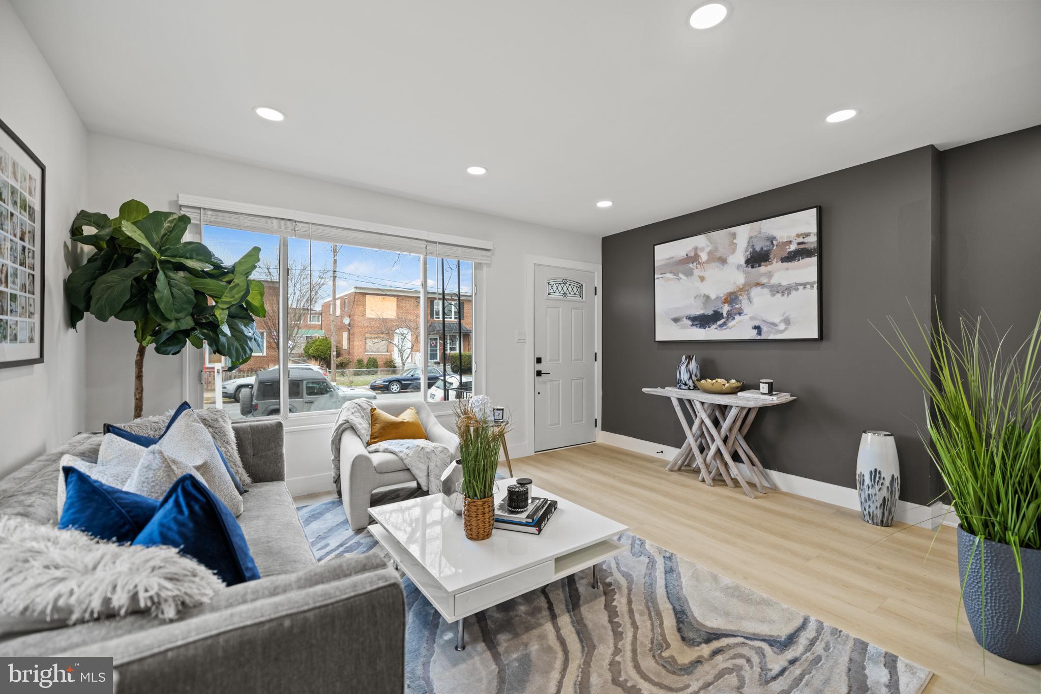 1237 Emerson St Northeast  