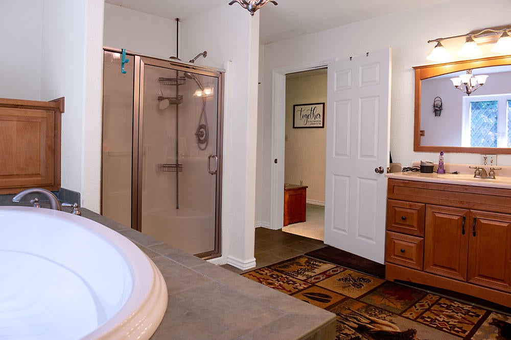 3033 Granite Hill Road Grants Pass, OR 97526 - Photo 20 of 31 MasterBath2