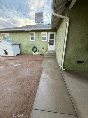 a view of a backyard space