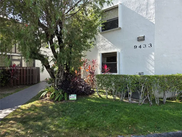 $2,400 | 9433 Fontainebleau Boulevard, Unit 212, Miami, FL 33172