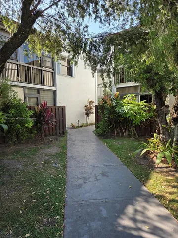 $2,400 | 9433 Fontainebleau Boulevard, Unit 212, Miami, FL 33172