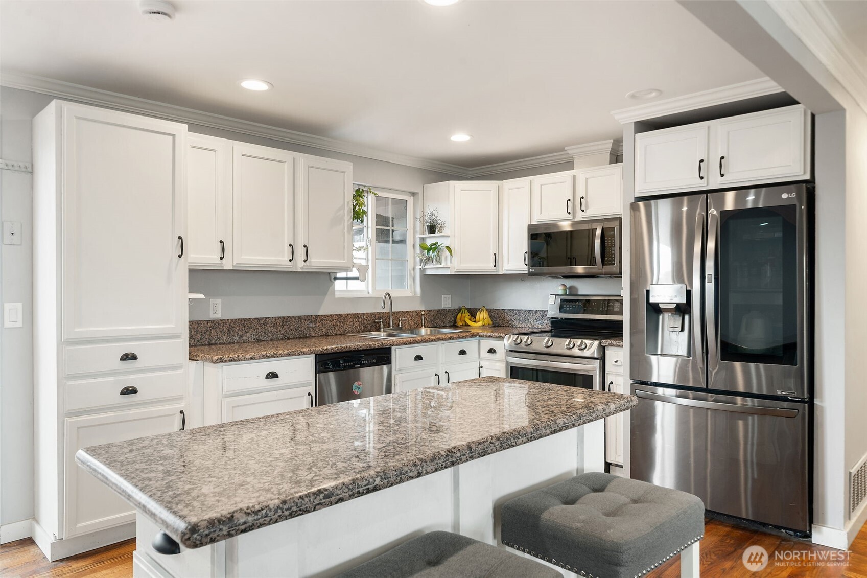 10606 Southeast 226th Street Kent, WA 98031 - Photo 5 of 40