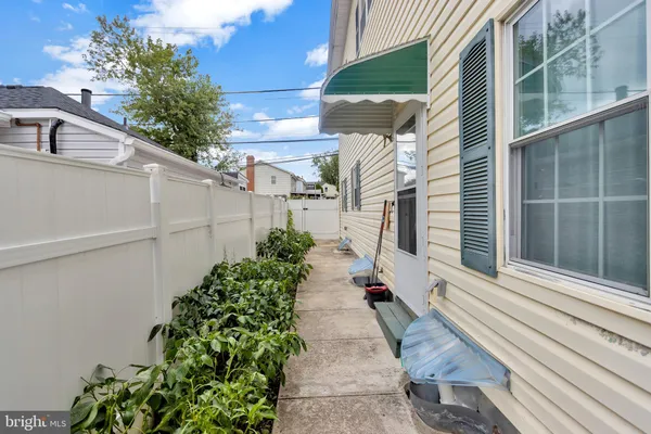 $800,000 | 403 North Horners Lane, Rockville, MD 20850