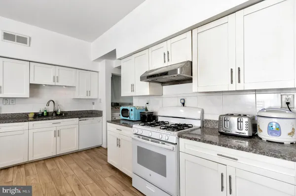 $800,000 | 403 North Horners Lane, Rockville, MD 20850
