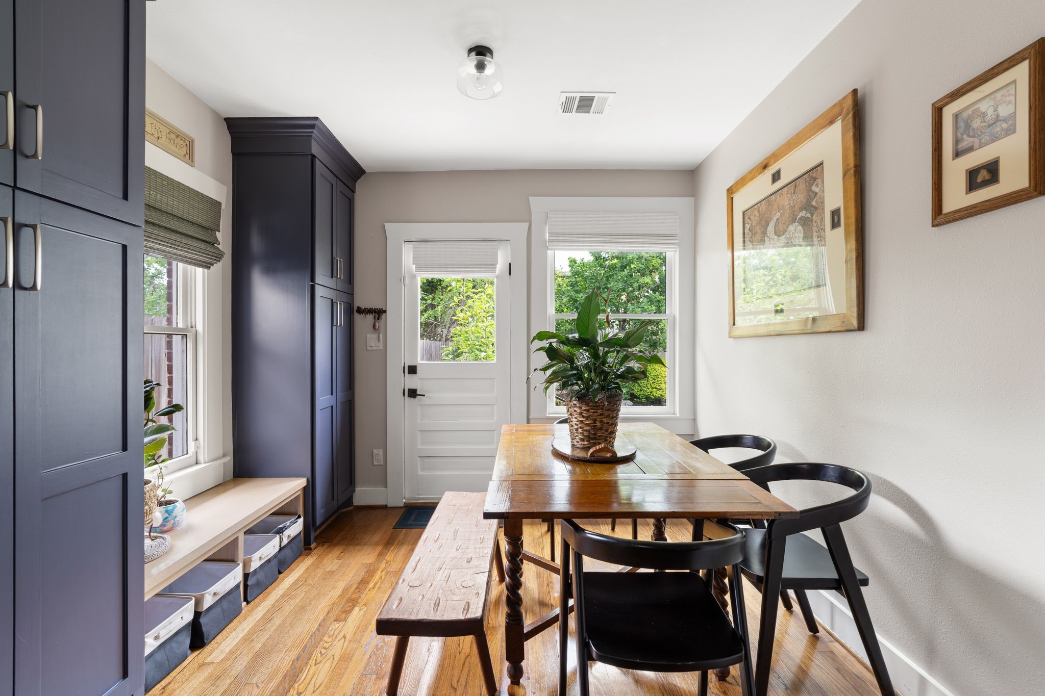 3206 Morrison Street Houston, TX 77009 - Photo 11 of 30 The breakfast area is conveniently located adjacent to the kitchen with built-in mud room storage offering a versatile space to enter from the detached garage.