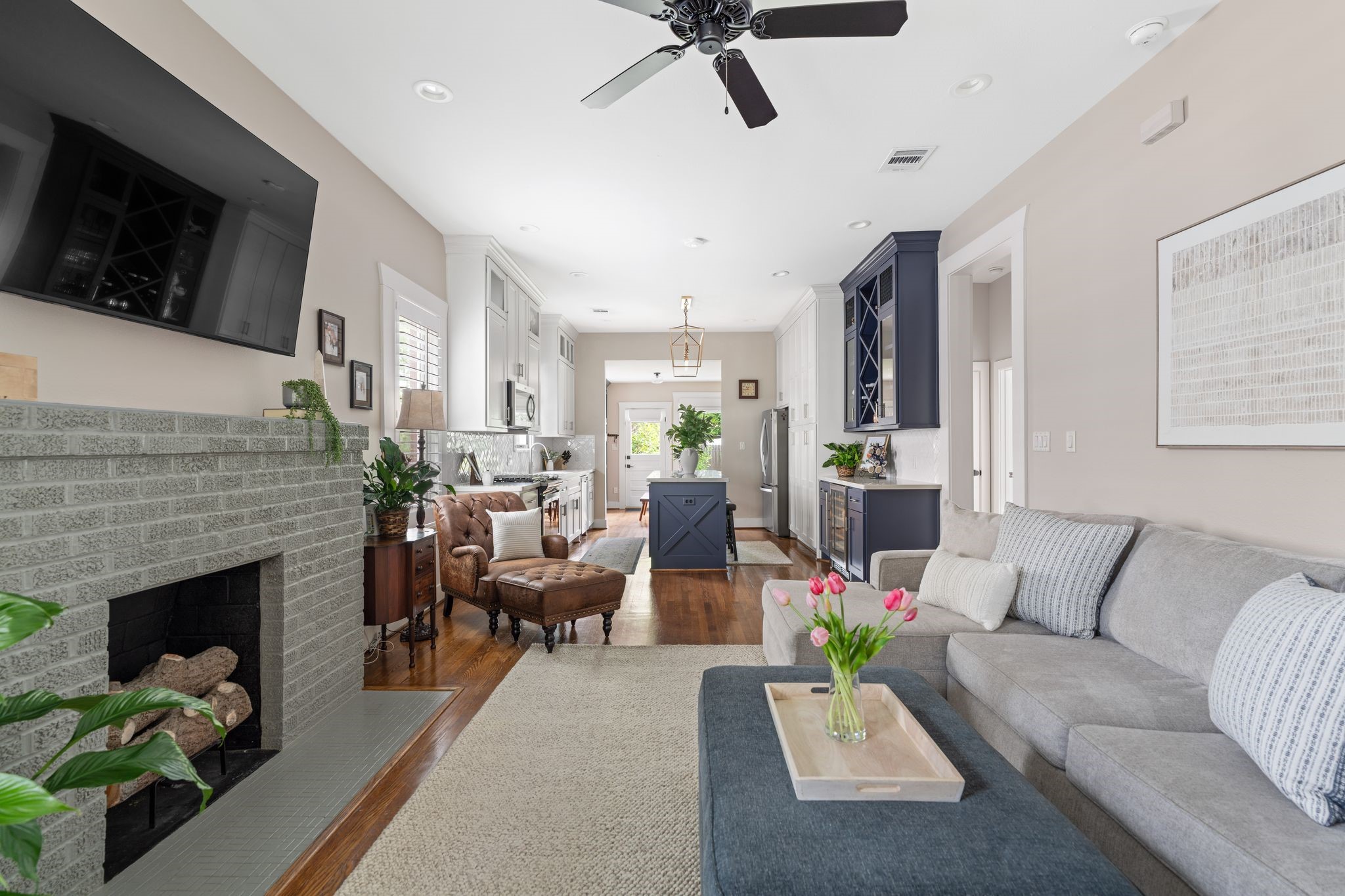 3206 Morrison Street Houston, TX 77009 - Photo 6 of 30 Thanks to the seamless open layout, the living room effortlessly extends into the rest of the home, offering a sense of boundless space and versatility.