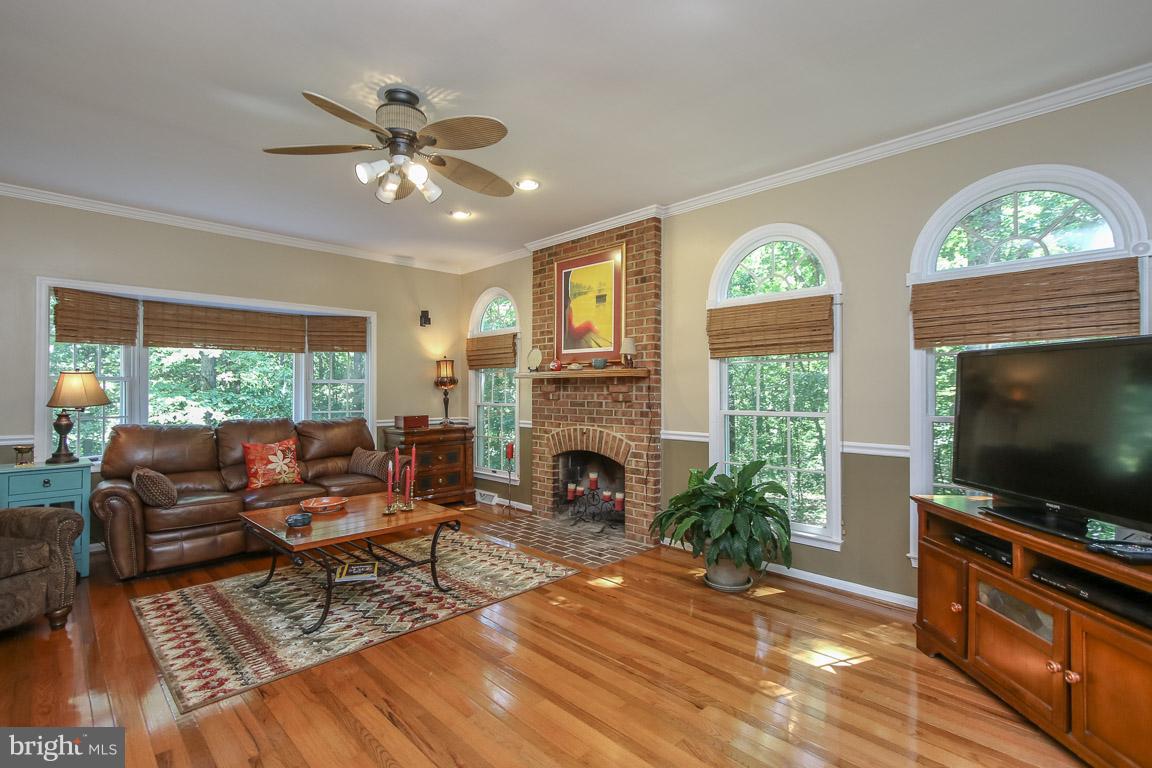 4238 Old Hanover Road Westminster, MD 21158 - Photo 3 of 30 Living Room